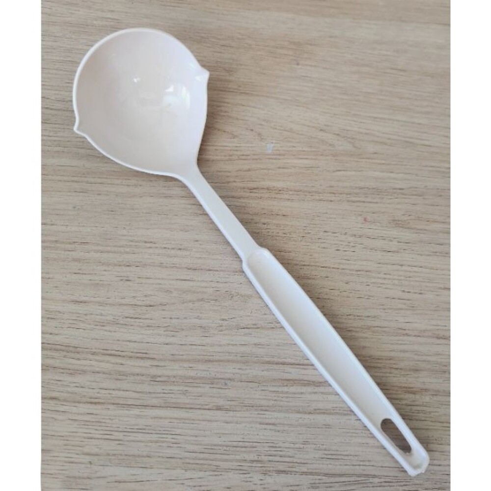 Vintage Ecko Made in USA Almond Nylon Double Spout 11" Ladle